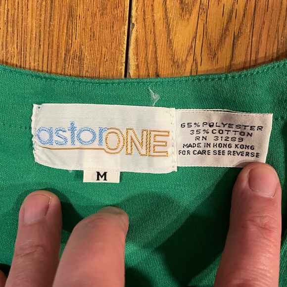 Vintage Astorone Embroidered Strawberry Top, Women’s Size Medium - Picture 3 of 5